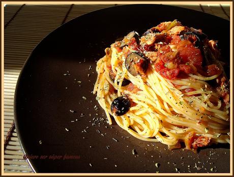 Espaguetis con atún y aceitunas Espaguetis con atún y aceitunas