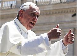 Cardenal clave del Vaticano se distancia de dichos del Papa sobre obispo encubridor de pederastas