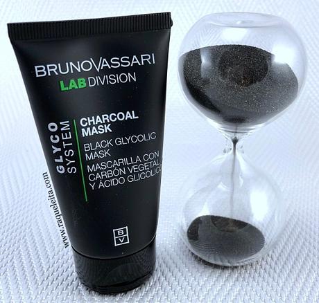 El Poder Detoxificante y Purificador de Charcoal Mask, La Mascarilla Negra de Bruno Vassari