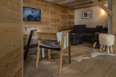 tablones madera revestimiento lavabo piedra estilo nórdico estilo escandinavo estilo alpino chalet suizo casa montaña Casa de madera 