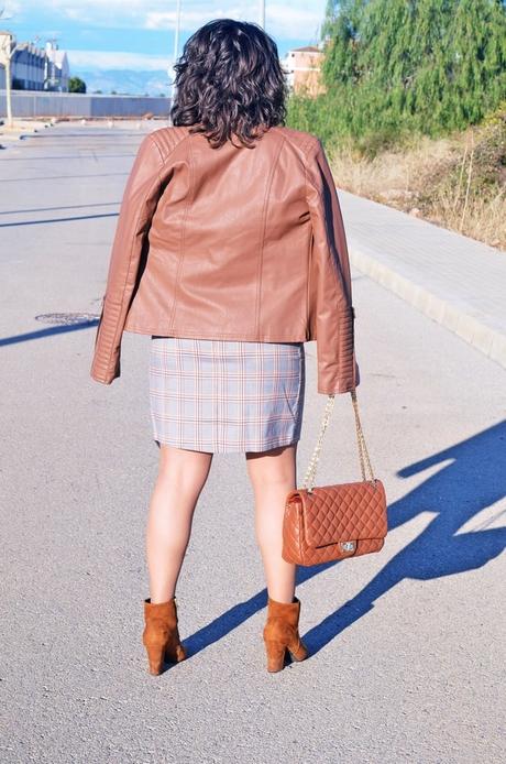 Falda de cuadros asimétrica