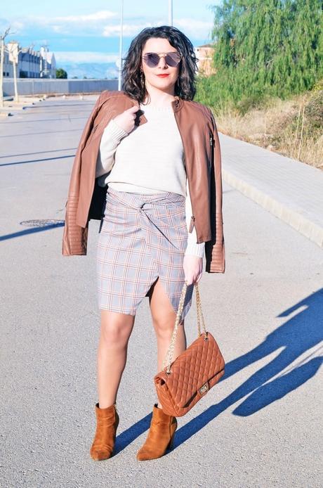 Falda de cuadros asimétrica