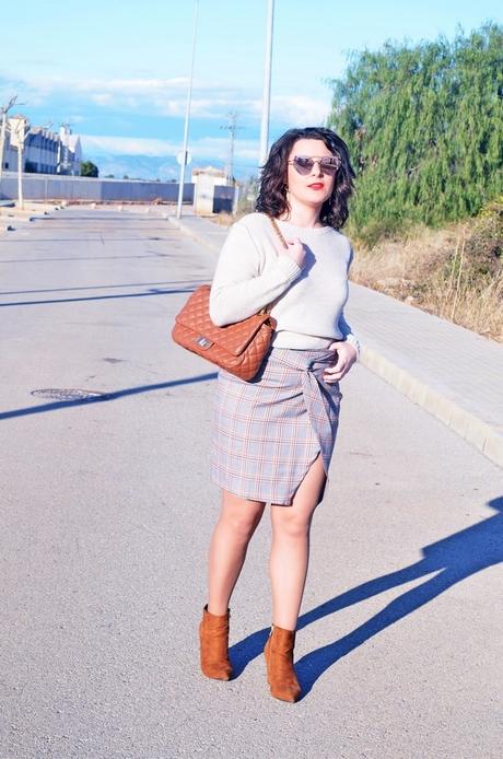 Falda de cuadros asimétrica