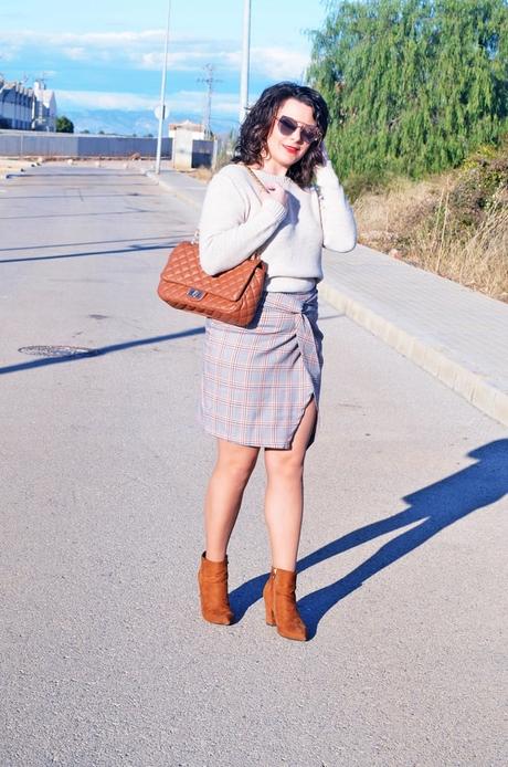 Falda de cuadros asimétrica