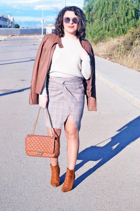 Falda de cuadros asimétrica