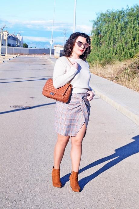 Falda de cuadros asimétrica