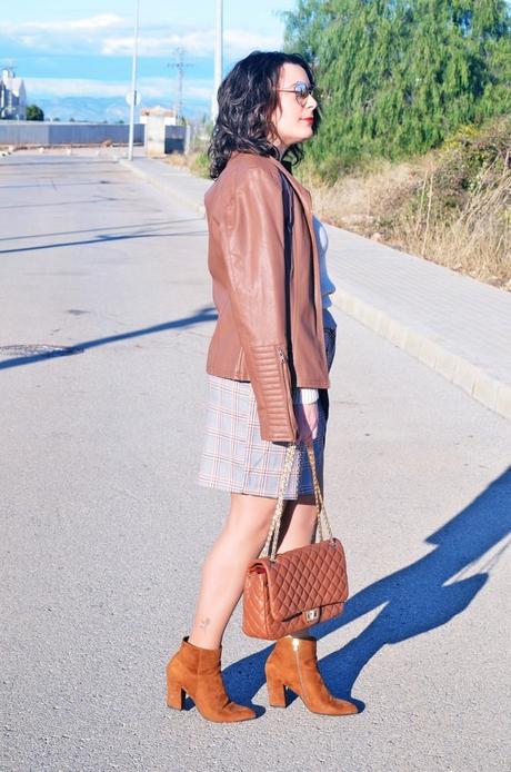 Falda de cuadros asimétrica