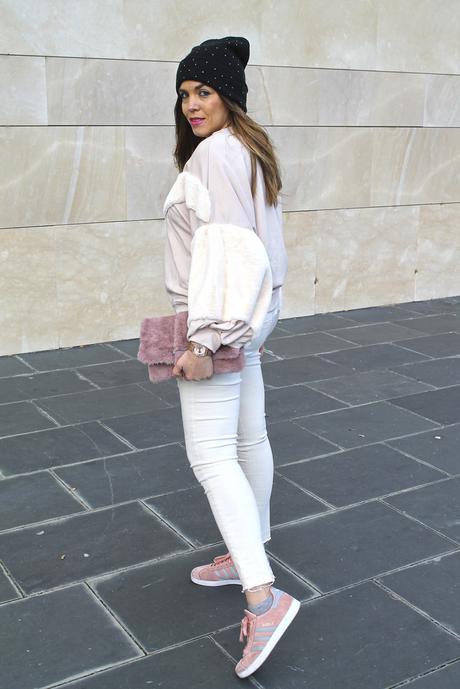 Look con sudadera mangas peluche IMG_4138