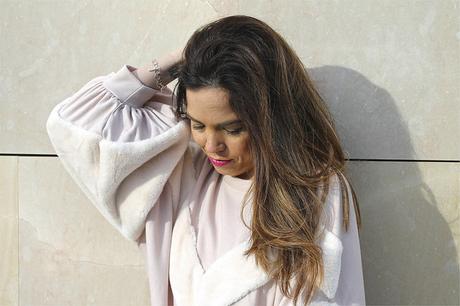 Look con sudadera mangas peluche IMG_4147