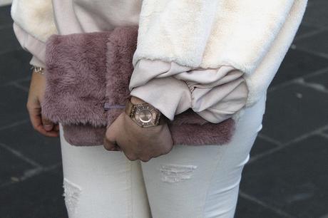 Look con sudadera mangas peluche Zoom Complementos