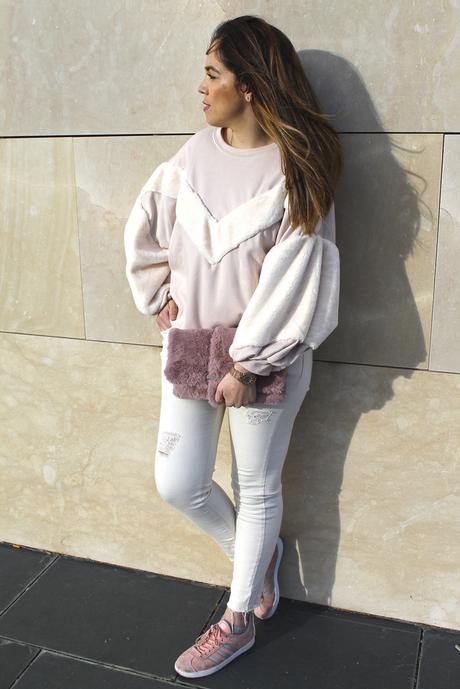 Look con sudadera mangas peluche IMG_4146