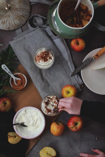 Compota de manzana especiada y crema suave