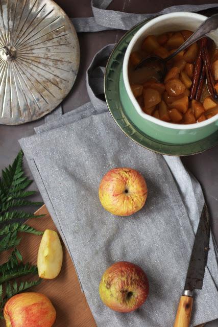 Compota de manzana especiada y crema suave