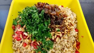 ENSALADA DE ARROZ INTEGRAL CON QUINOA  GRANADA, MANZANA, PASAS Y PIÑONES