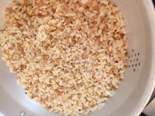 ENSALADA DE ARROZ INTEGRAL CON QUINOA  GRANADA, MANZANA, PASAS Y PIÑONES