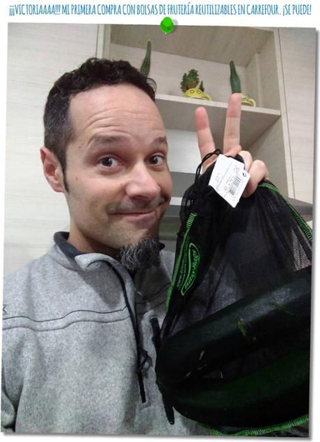 comprando en Carrefour con bolsas reutilizables yo, con mi primera compra con bolsas de frutería reutilizables en Carrefour.