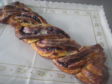 TRENZA DE QUESO CREMA Y ARÁNDANOS