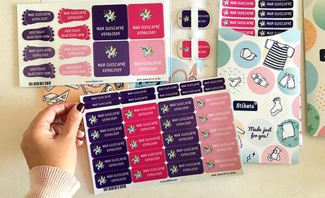 Marcando con las pegatinas personalizadas de Stikets Marcando con las pegatinas personalizadas de Stikets