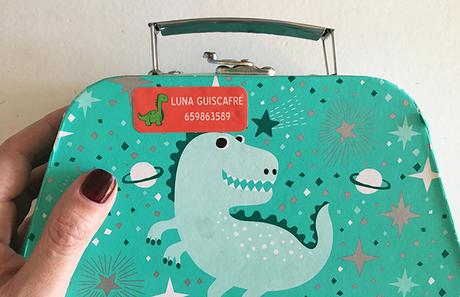 Marcando con las pegatinas personalizadas de Stikets Marcando con las pegatinas personalizadas de Stikets