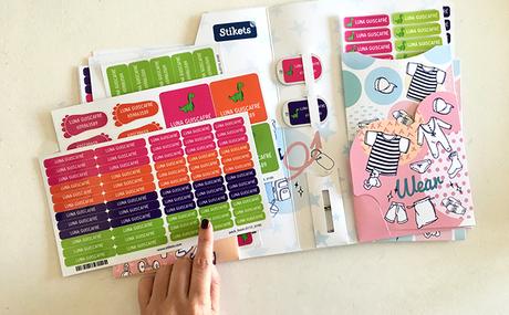 Marcando con las pegatinas personalizadas de Stikets Marcando con las pegatinas personalizadas de Stikets