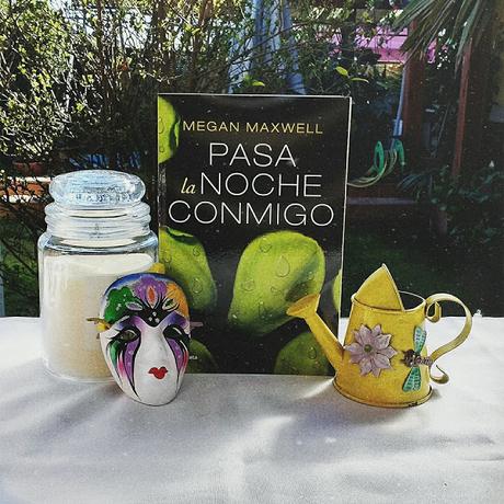 Reseña | Pasa la noche Conmigo - Megan Maxwell