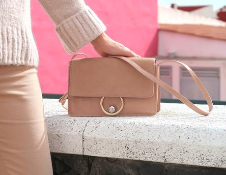 nude-outfit-mango-bag 