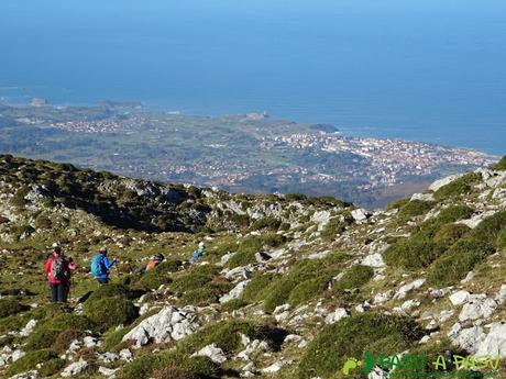 Camino a la Braña Lledón con Llanes al fondo