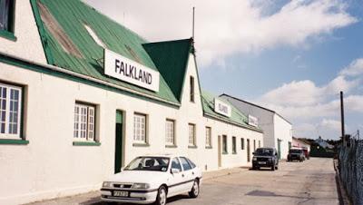 Las Malvinas, a ambos lados del Atlántico Las Malvinas, a ambos lados del Atlántico