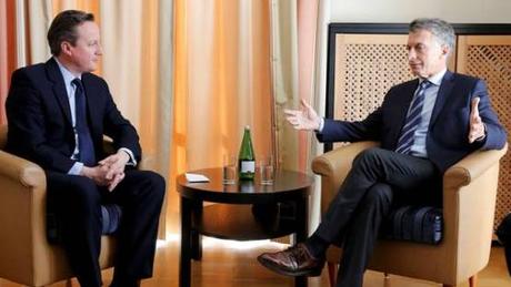 Las Malvinas, a ambos lados del Atlántico Las Malvinas, a ambos lados del Atlántico