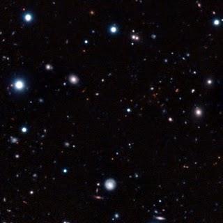 Imagen del cúmulo CL J1449+0856, creada a partir de exposiciones de muy larga duración tomadas con el Very Large Telescope y el telescopio Subaru