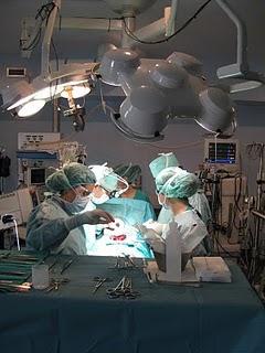 Cirujanos cardiovasculares y radiólogos vasculares intervencionistas del Hospital Regional de Málaga organizan un simposium sobre cirugía de la aorta