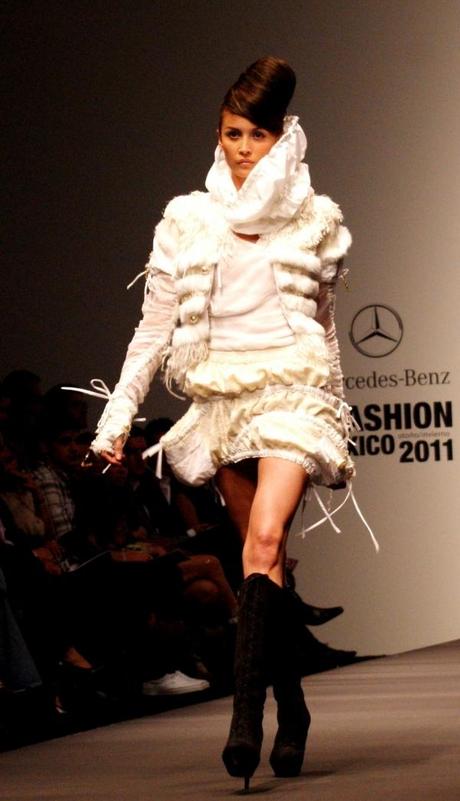 SONY DSC Universidad Jannette Klein presenta ” Winter Sky” @ MBDFM 2011