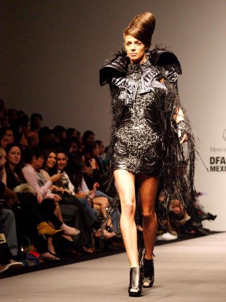 SONY DSC Universidad Jannette Klein presenta ” Winter Sky” @ MBDFM 2011