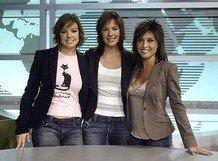 MIRALA QUE GUAPA ELLA….PERO…¿¿QUE ES LO QUE DICE??