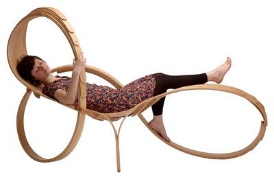 Tumbada en el jardín