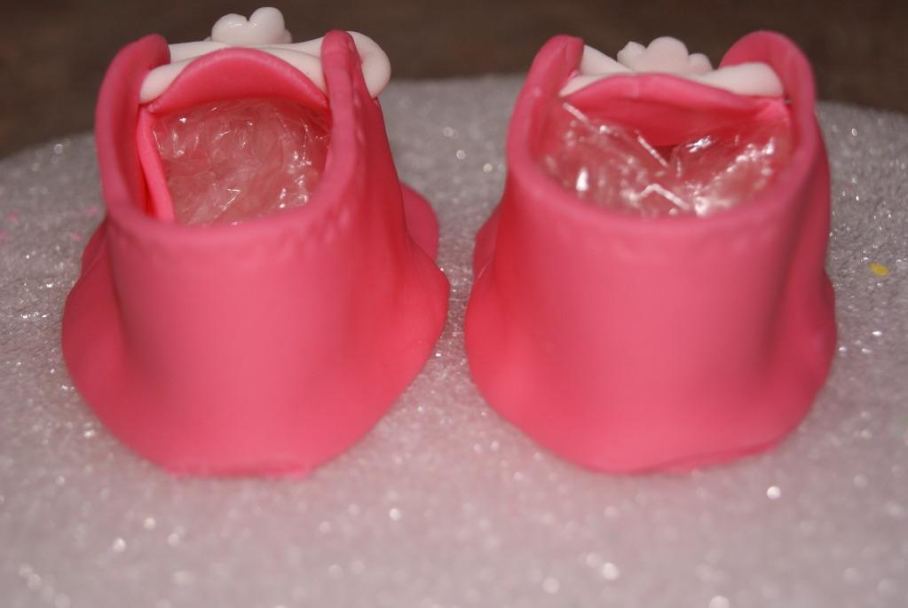 Como hacer zapatitos de bebé en pasta de goma para baby shower