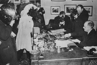 Roosevelt firma el Acta de Préstamo y Arriendo - 11/03/1941.