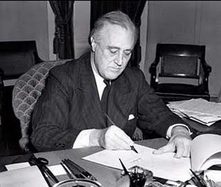 Roosevelt firma el Acta de Préstamo y Arriendo - 11/03/1941.