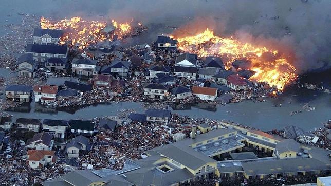 El tsunami en directo: Podría haber más de mil muertos por el tsunami en Japón