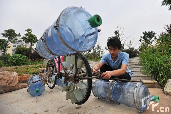 UNA BICI DE AGUA CON UNA ADAPTACIÓN