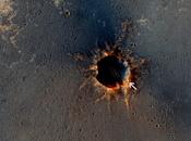 imagen color desde órbita marciana muestra rover Opportunity junto cráter