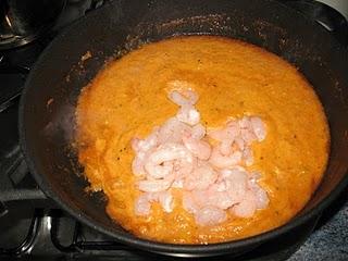 Saccottini de bacon y rúcula con salsa de calabacín y gambas