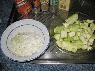 Saccottini de bacon y rúcula con salsa de calabacín y gambas