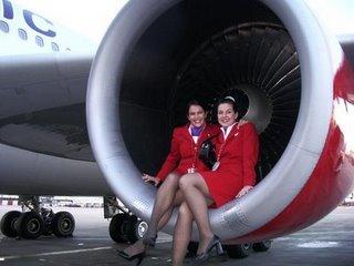 Sobrecargos y pilotos aviadores, protestan en el AICM ¡