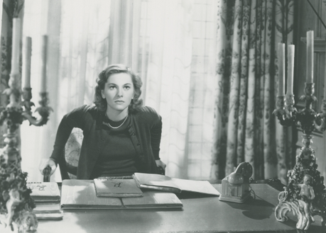 Rebeca, el origen del nombre de esta prenda de vestir Rebeca, el origen del nombre de esta prenda de vestir