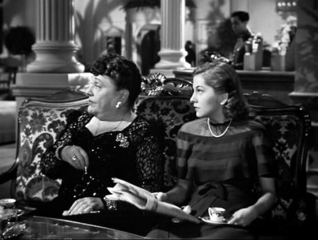 Rebeca, el origen del nombre de esta prenda de vestir Rebeca, el origen del nombre de esta prenda de vestir