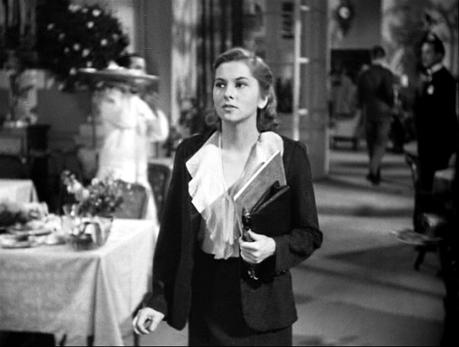 Rebeca, el origen del nombre de esta prenda de vestir Rebeca, el origen del nombre de esta prenda de vestir