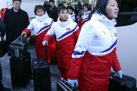 #Deportes:     Las primeras atletas #norcoreanas llegan a #CoreadelSur para los #JJOO