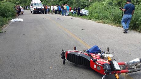 Tres jóvenes muertos en accidente cuando echaban carrera de motocicletas.