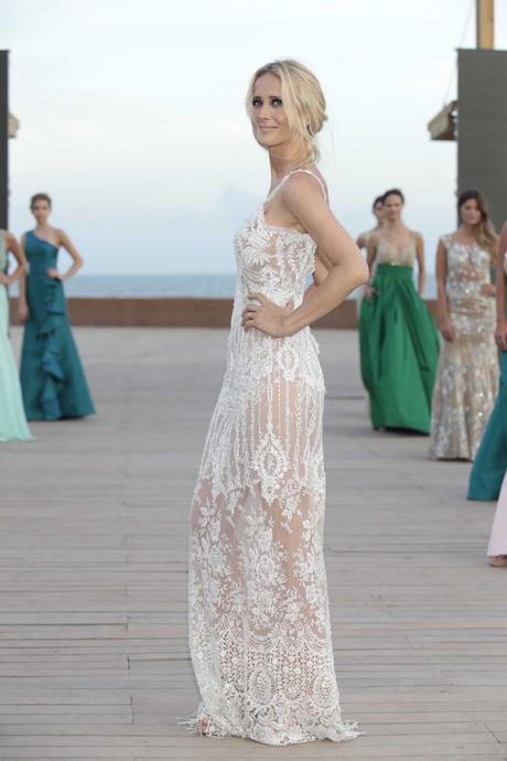 #PinamarModaLook2018 un desfile totalmente espectacular! Las creaciones de Laurencio Adot en tul bordado en la paleta off white, un infaltable de la temporada